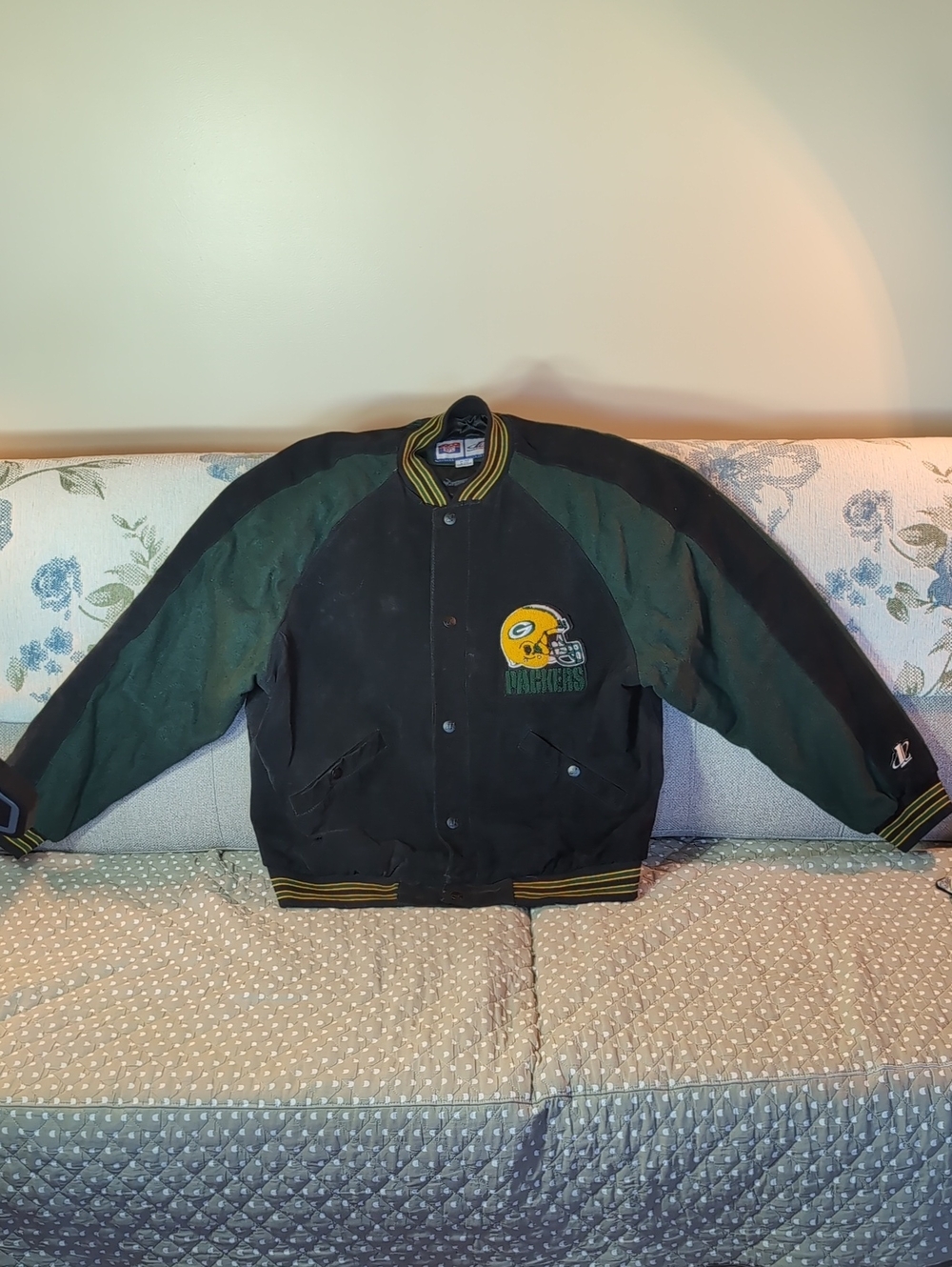 VGT ,Logo Athletic ,NFL Green Bay Packers Men's XL Green/Black Varsity Jacket.